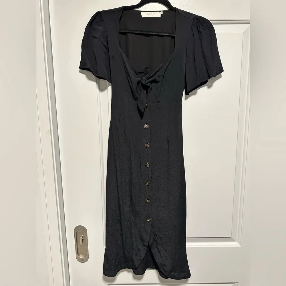 ASTR the Label Cole Midi Dress with tie Midi NWOT - Picture 8 of 9